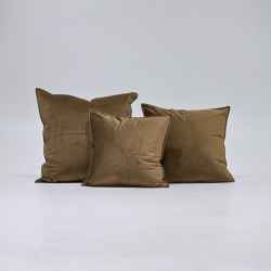 VELVET FLANGED CUSHION - BROWN