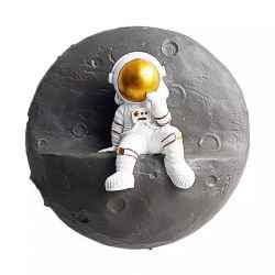 RESIN ASTRONAUT WALL DECORATION